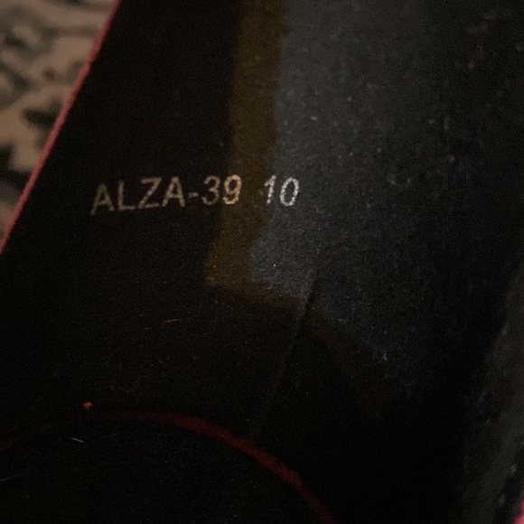 Cape Robbin Sandal’s - Picture 7 of 7